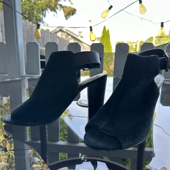 Tahari Margaret Suede - Picture 1 of 4